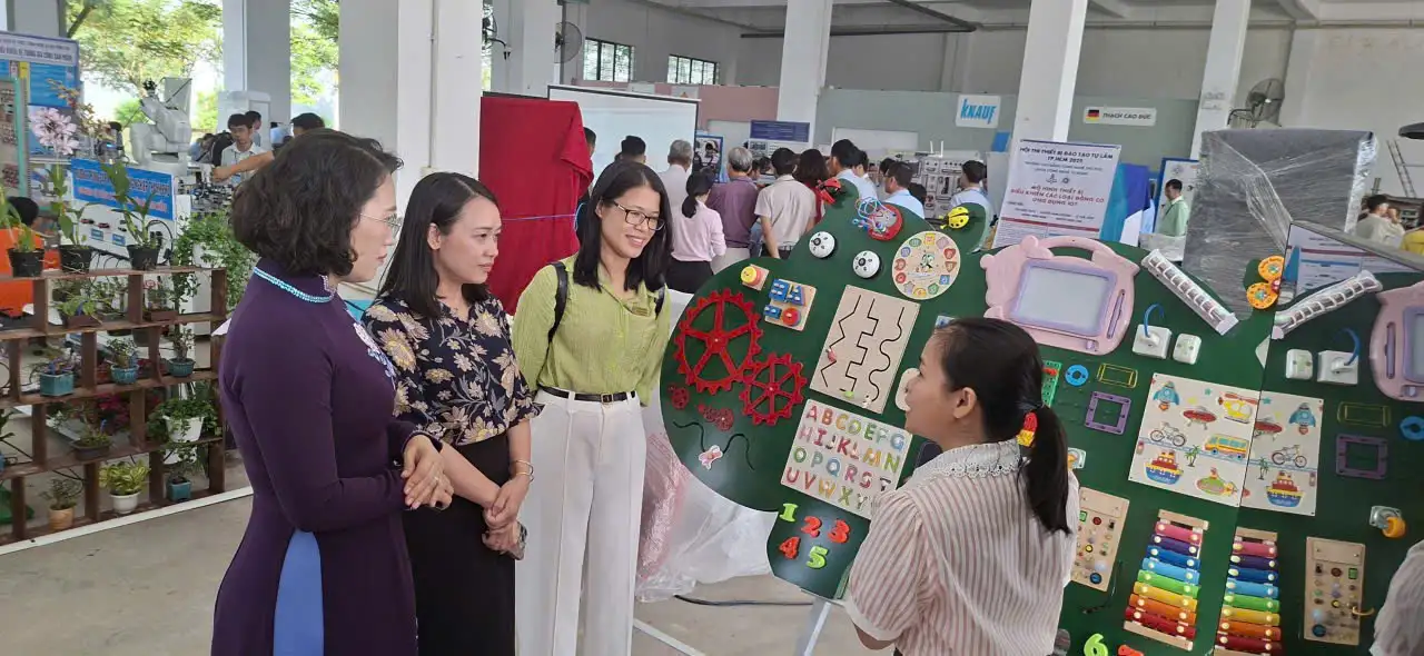 Khai mạc Hội thi Thiết bị đào tạo tự làm TPHCM 2025: Cao đẳng Bách khoa Nam Sài Gòn tranh tài với 3 mô hình sáng tạo