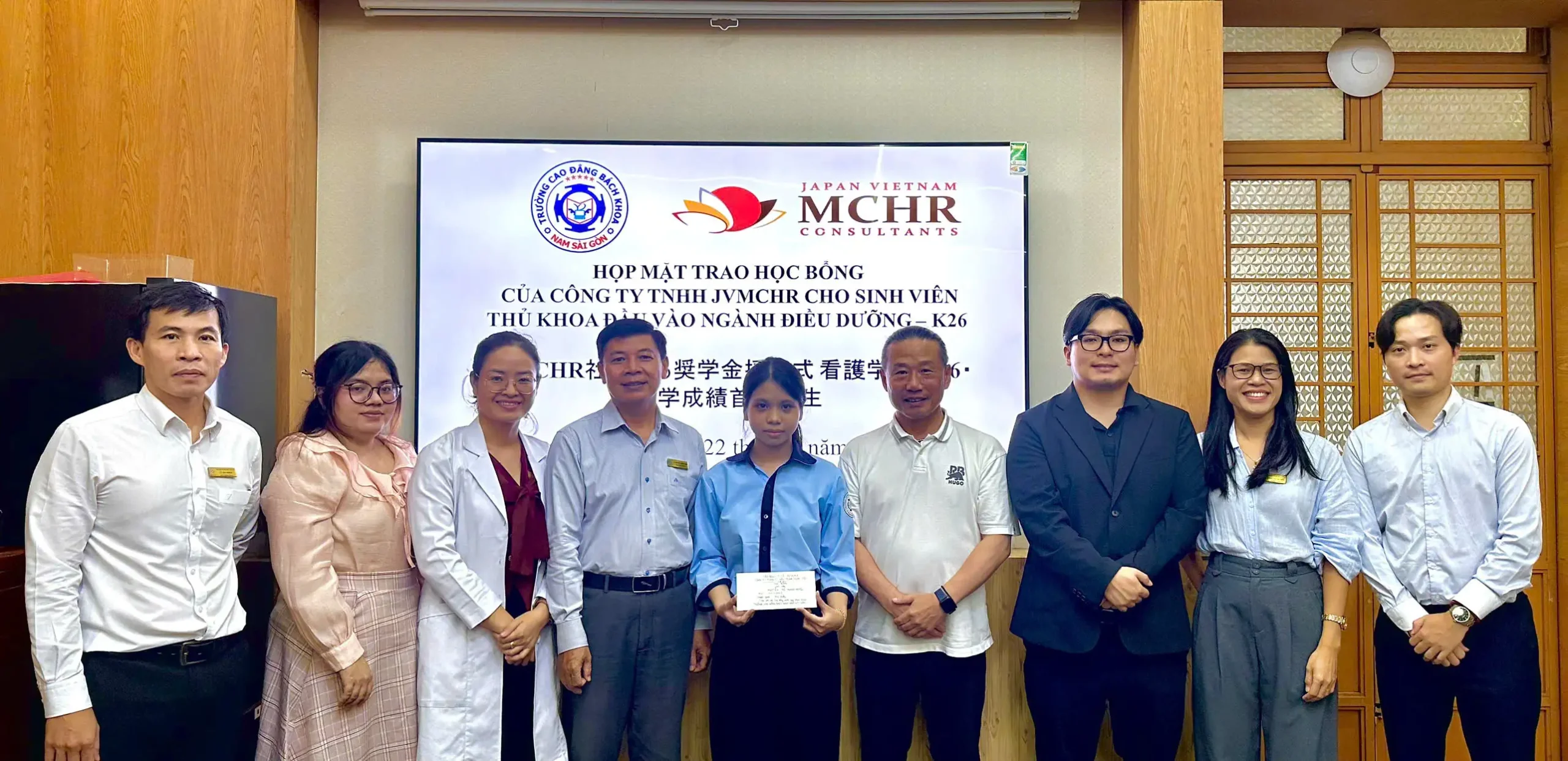 Lễ Trao Học Bổng Doanh Nghiệp Cho Tân Thủ Khoa Ngành Điều Dưỡng K26 1 traohocbong 2 scaled